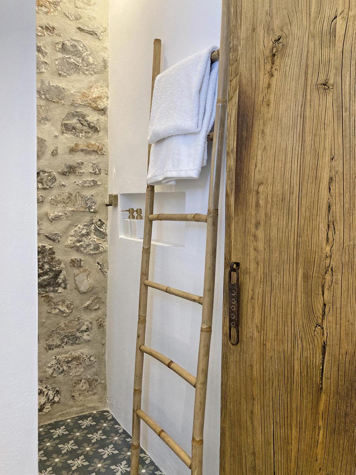 Arta Hydra Hotel Ngoại thất bức ảnh
